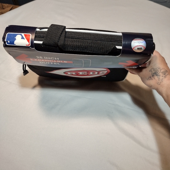 Official Cincinnati Reds Steal Baseball 28" Expandable Duffel Bag - Picture 9 of 12